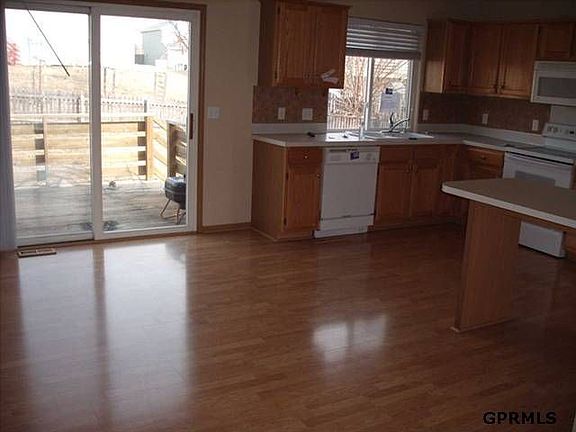 3rd image of 1406 Savannah Dr