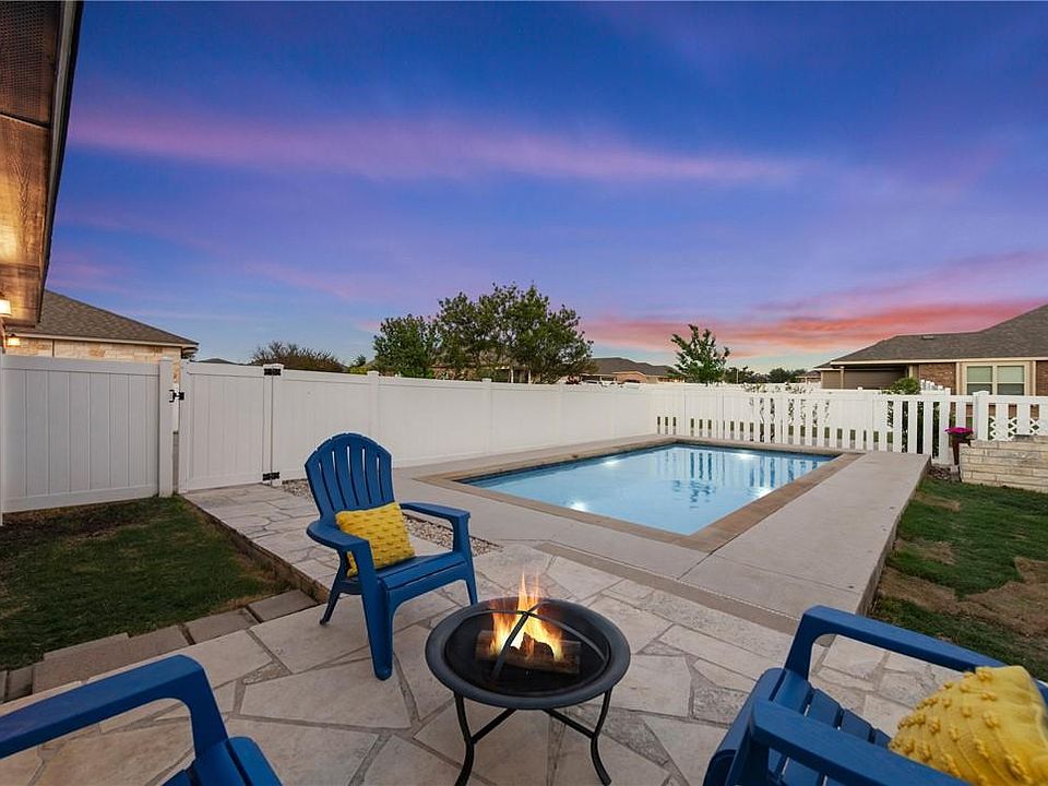 Glorious backyard with in ground pool