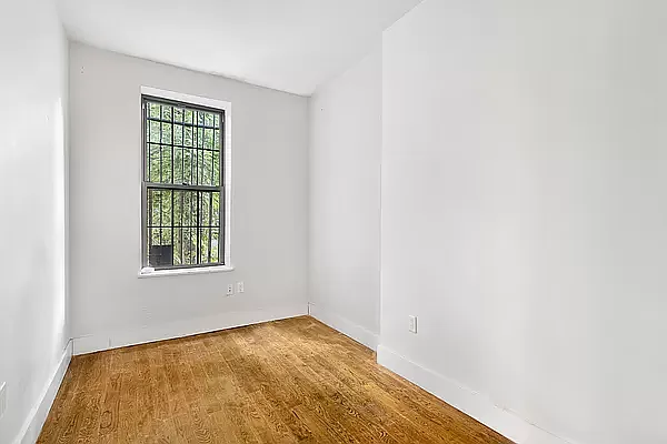 Rented by Safdie Realty Group | media 20