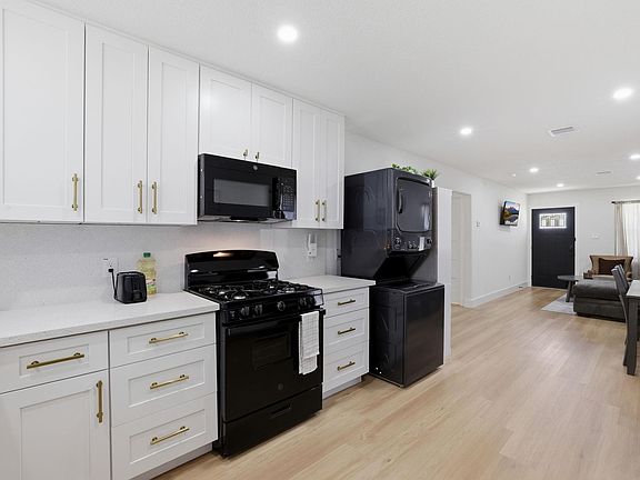 5th image of 3011 Columbia St