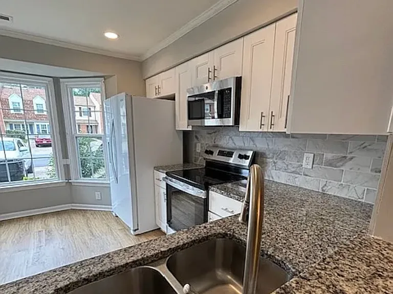 5569 Campus Dr — Photo 10