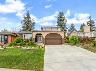 135 E Cantree Pl SW, Calgary, AB T2W2K2