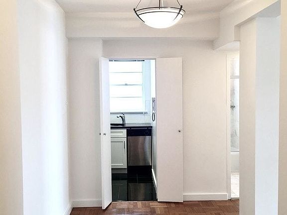 5th image of 210 E 58th St APT 9C