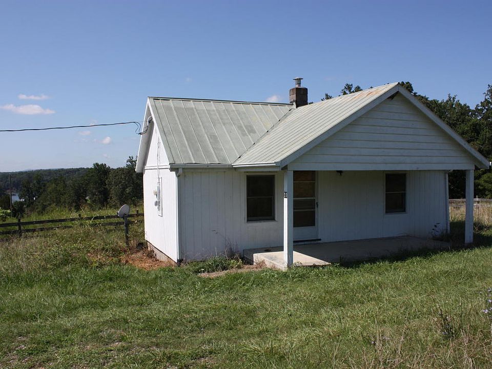 1st image of 224 Holyfield Ln