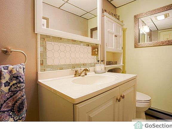 3rd image of 642 Canterbury St #642