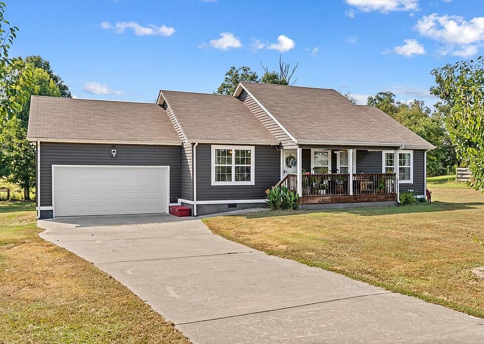 1st image of 561 Daisy Ln
