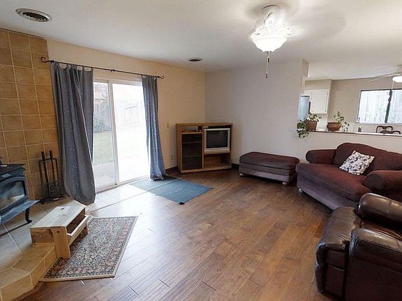 3rd image of 1045 Matson Dr