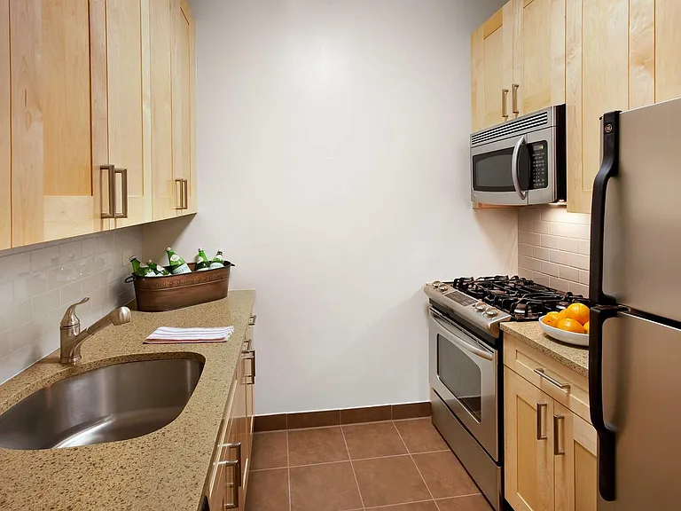 21 West St #16E — Photo 3