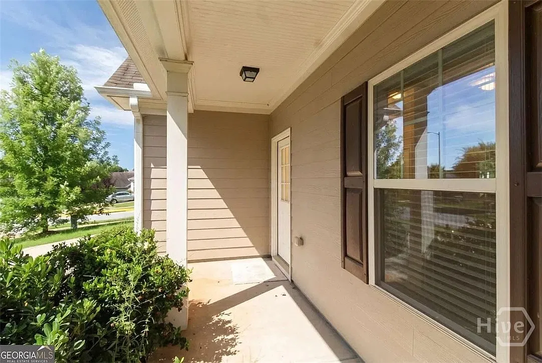 4 bed, 2.5 bath, 1889 sqft, $2,300 — Photo 3