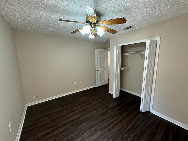 545 Golfview Ct — Photo 12