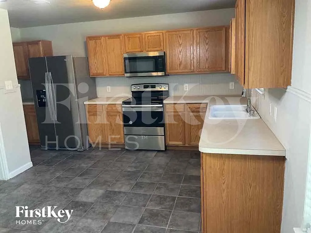 3 bed, 2.5 bath, 2204 sqft, $2,310 — Photo 4