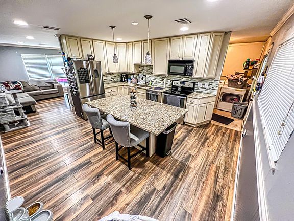 5th image of 3989 Woodsong Dr