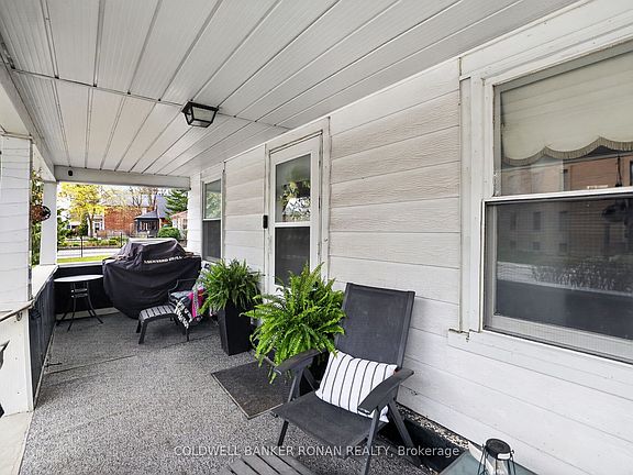 3rd image of 149 Victoria St W