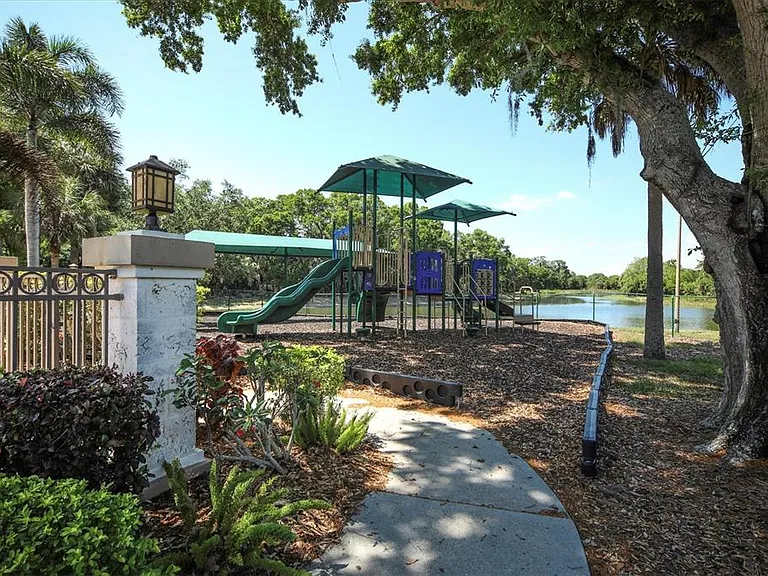 8501 Park Shore Ln — Photo 46