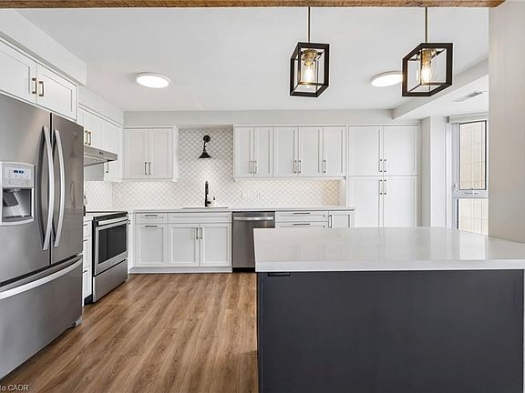 4th image of 67 Caroline St S #1304