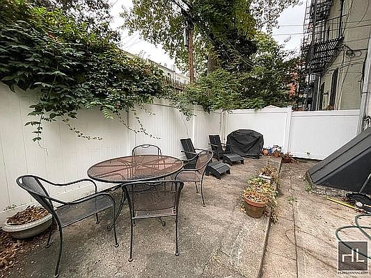 1st image of 480 12th St APT 1R