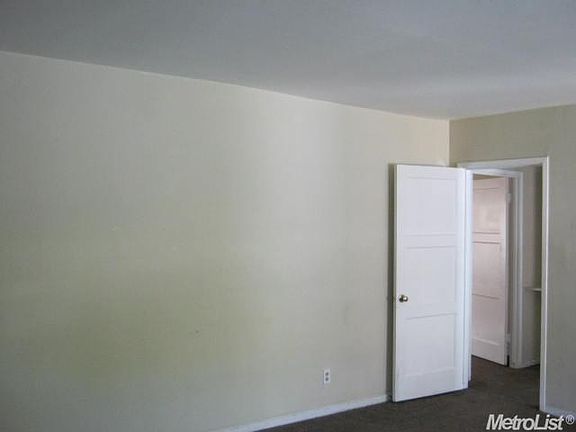 5th image of 545 E Sonoma Ave