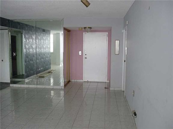 4th image of 250 174th St APT 2001