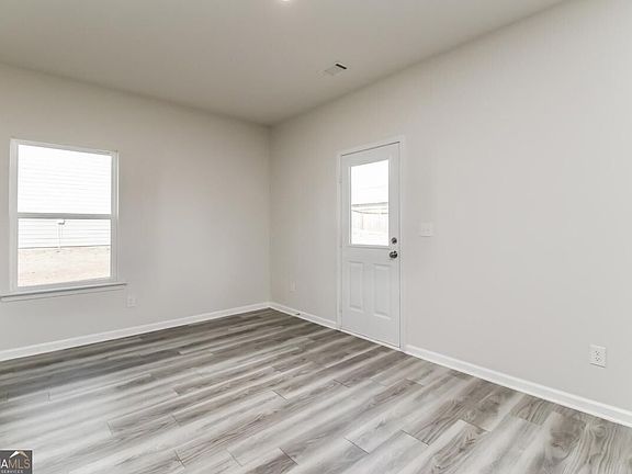 4th image of 160 Avondale Blvd
