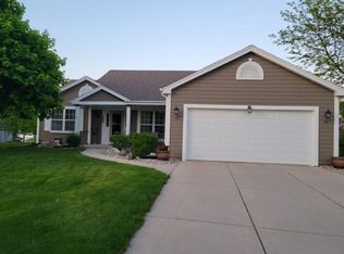 264 Hillwood Ct, Pewaukee, WI 53072