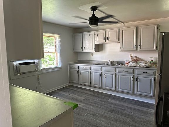 3rd image of 112 S Winchester St #112