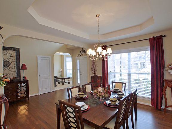 3rd image of 32 Oxmoor Dr