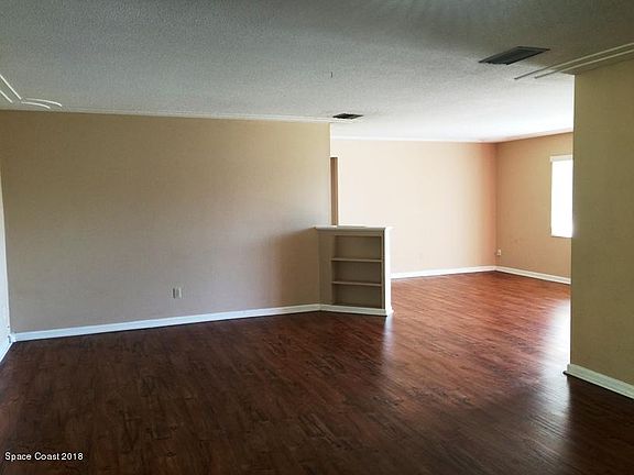 5th image of 250 Melbourne Ave