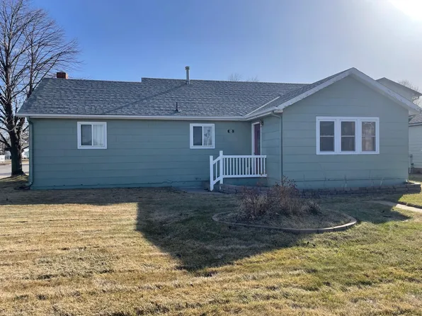 821 13th St, Gothenburg, NE 69138