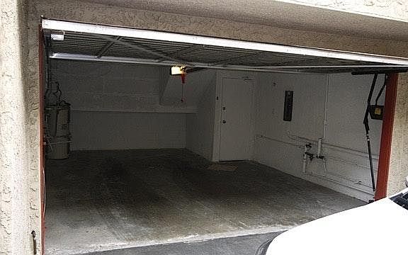 4th image of 5441 Yarmouth Ave Unit 9