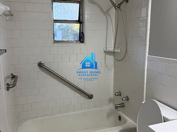3rd image of 4536 Gardiner Dr
