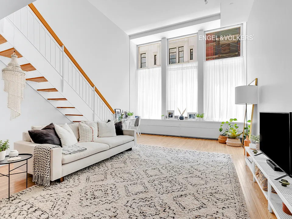 121 W 19th St #3D