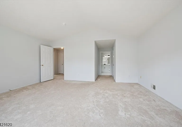 82 Hancock Dr — Photo 29