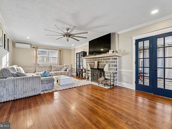 3rd image of 341 Wayne Ave