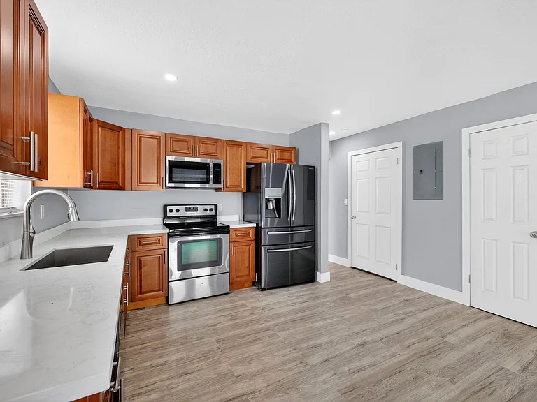 5424 SW 44th Ter — Photo 11