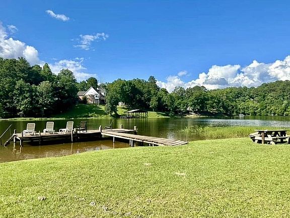 Neighborhood Lake area