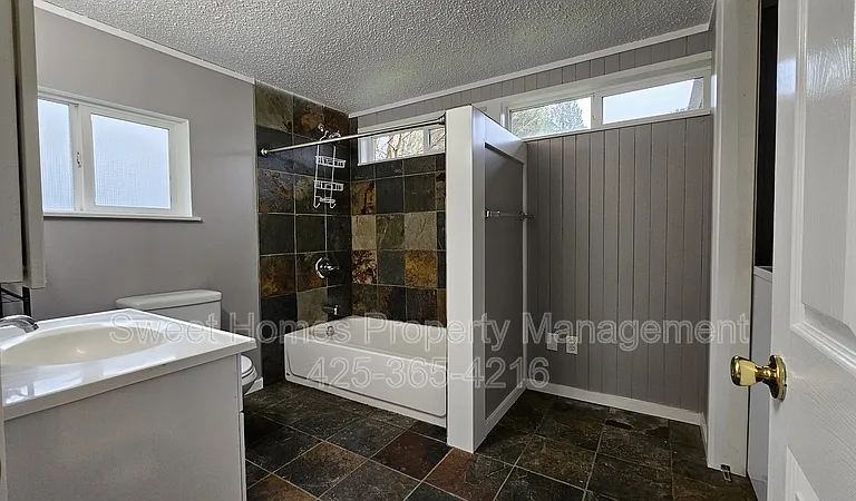 12828 111th Ave NE — Photo 7