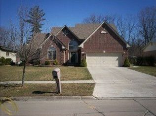 21931 Canterbury Ave, Grosse Ile, MI 48138