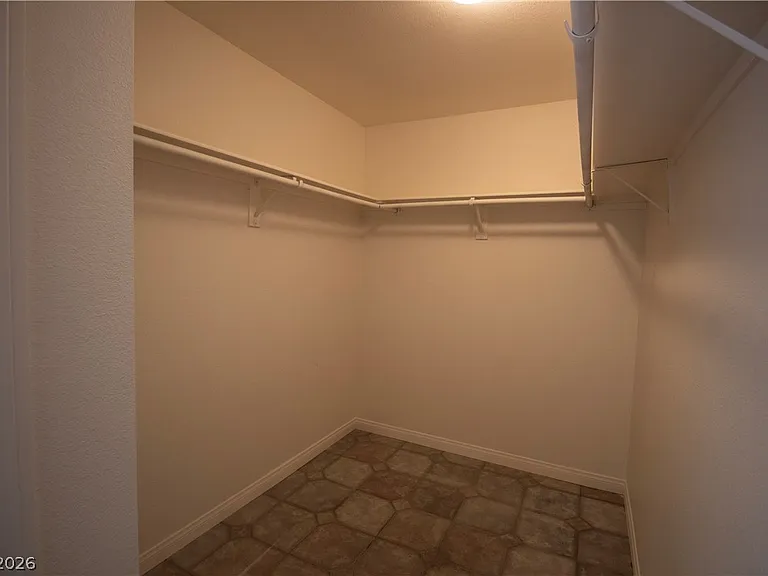 119 W Victory Rd — Photo 14
