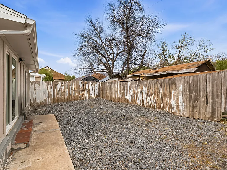 3022 Jefferson Ave — Photo 18