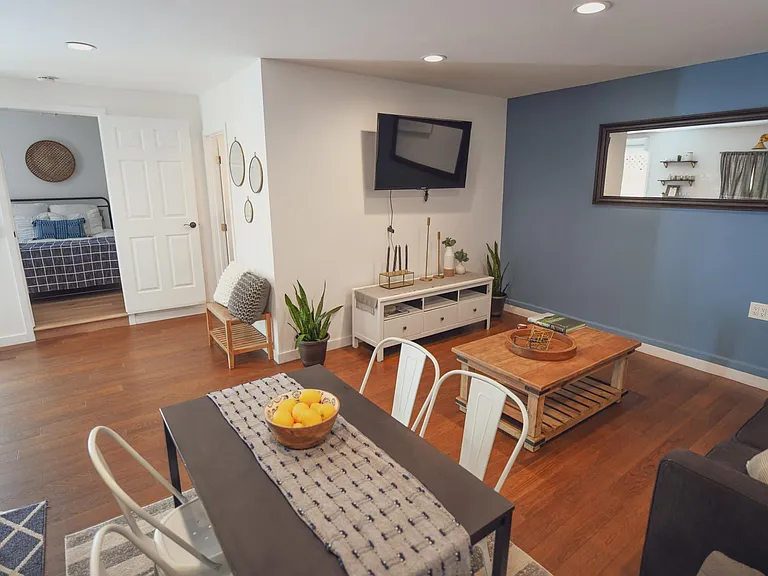 5534 Alcove Ave — Photo 2