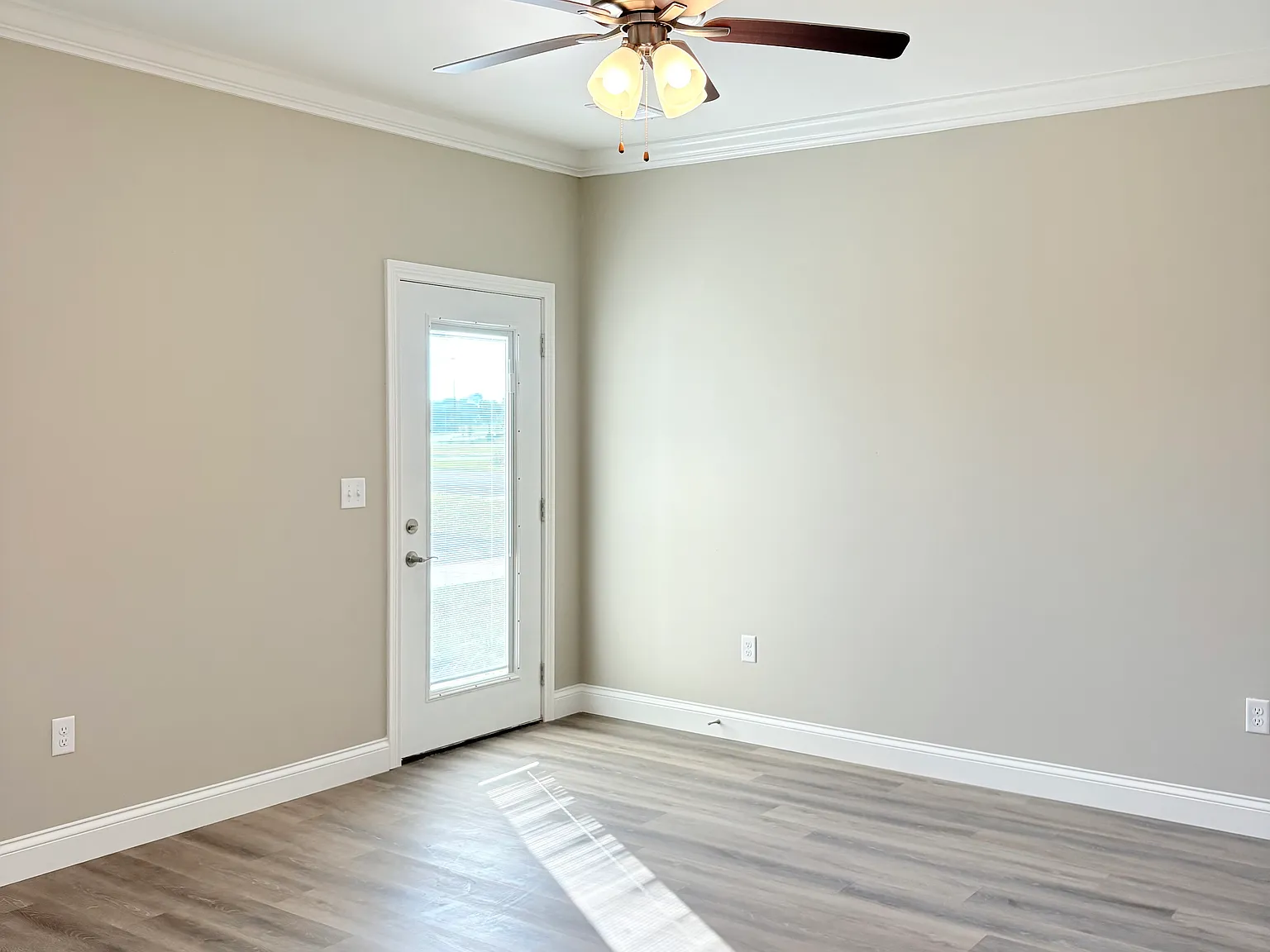 2 bed, $995 — Photo 2