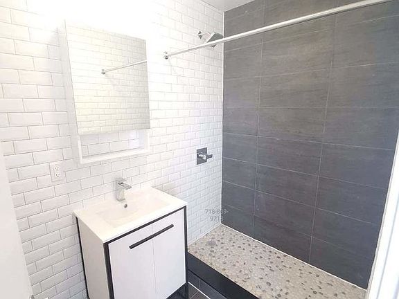 4th image of 45 Tennis Ct APT F9