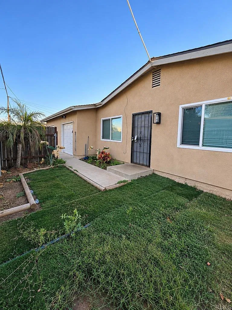 2 bed, 1.0 bath, 740 sqft, $2,895 — Photo 1