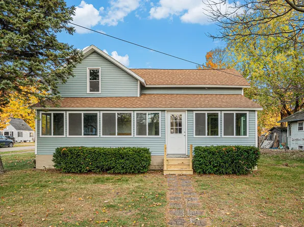 405 S Main St, Lawton, MI 49065