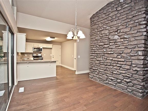 4th image of 11 Hollow Way Dr