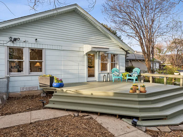 2732 Catherine St — Photo 27