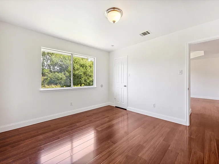 2926 Winchester Dr — Photo 34