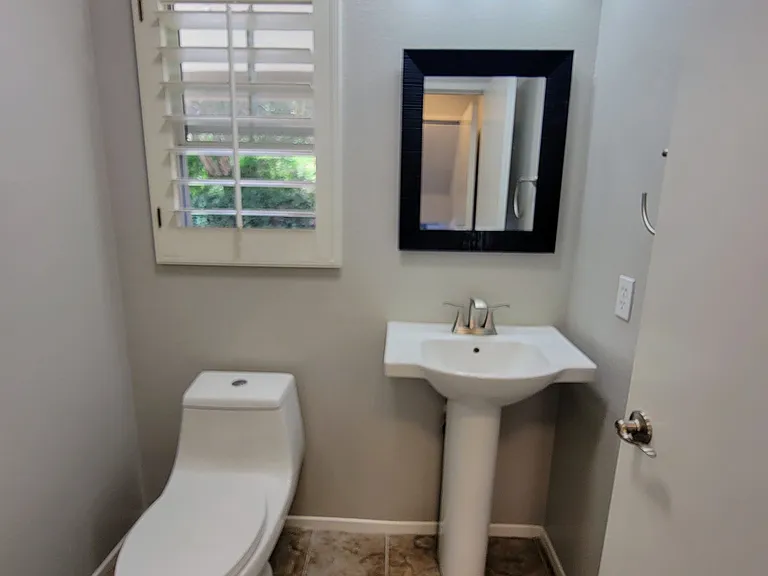downstair powder room