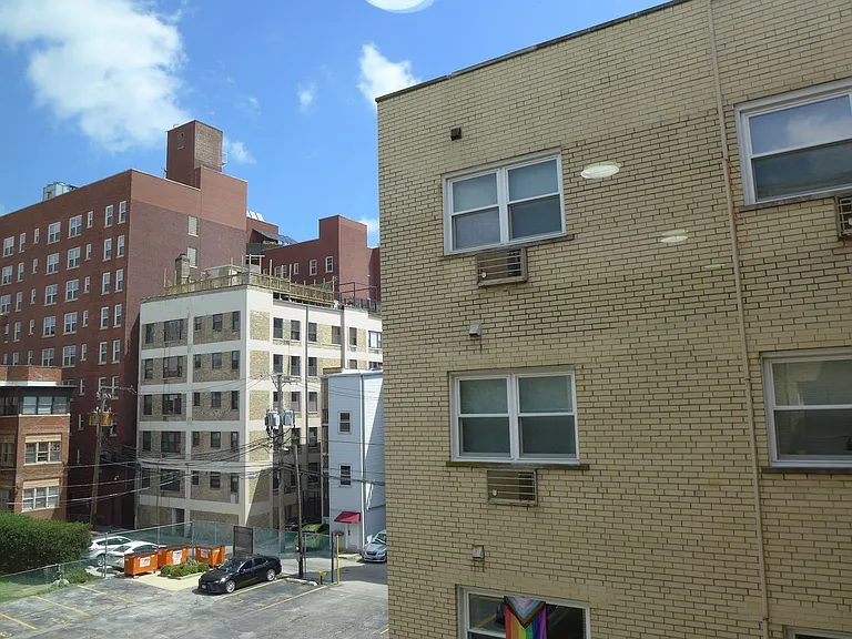 Winthrop Suites Apartments — Photo 27