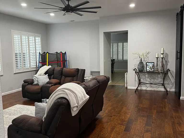 466 Mountain Meadows Dr — Photo 9
